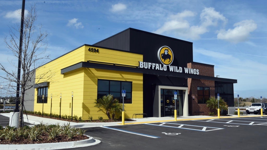 Buffalo Wild Wings Waitress Loses Job Over Comment She Made to Customer