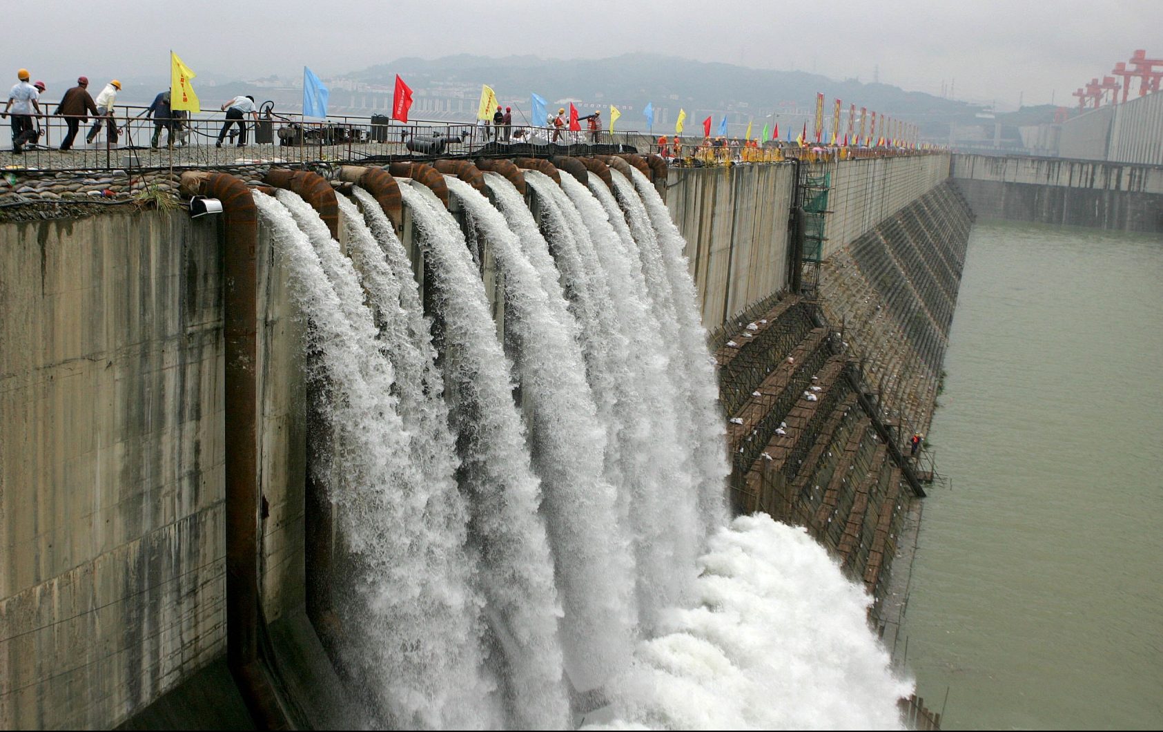 Китайская дамба. ГЭС три ущелья Китай. Плотина 3 ущелья Китай. Плотина на Янцзы. Плотина «три ущелья» (three gorges dam), Китай.
