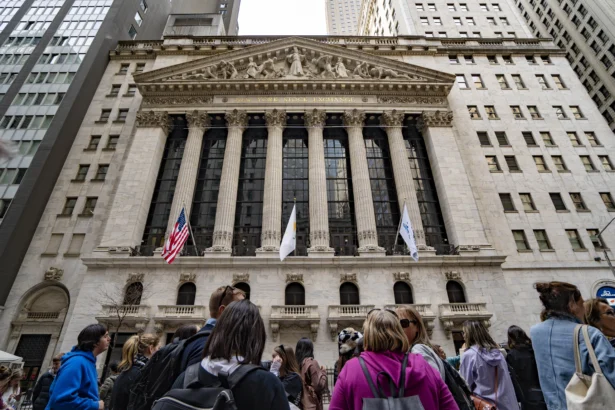 The New York Stock Exchange in New York City on April 4, 2025. (Samira Bouaou/The Epoch Times)