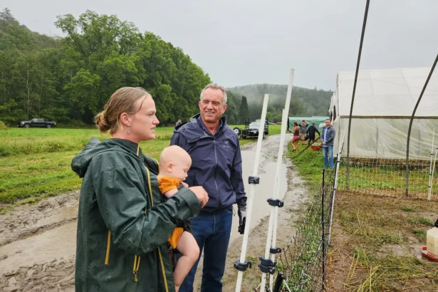 Robert F. Kennedy Jr. talks to a supporter at an organic farm in New Hampshire on Sept. 11, 2023 (Jeff Louderback/The Epoch Times)