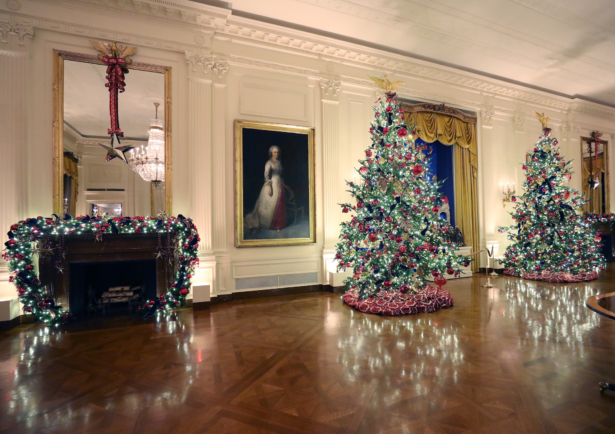 white-house-decorations-2019-east-room
